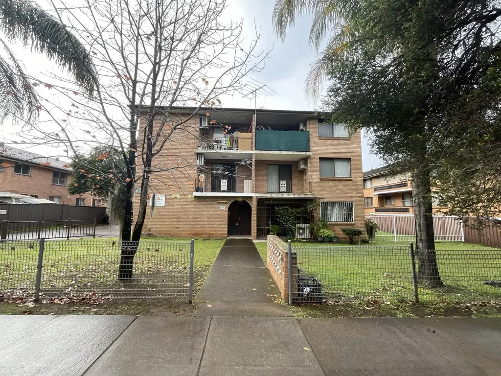 Spacious 3-Bedroom Level 1 Unit in Convenient Cabramatta Loc