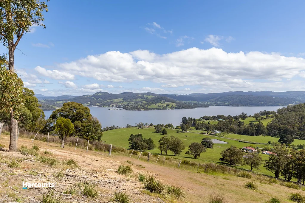 Wattle Grove Spectacular Hill Top Views
