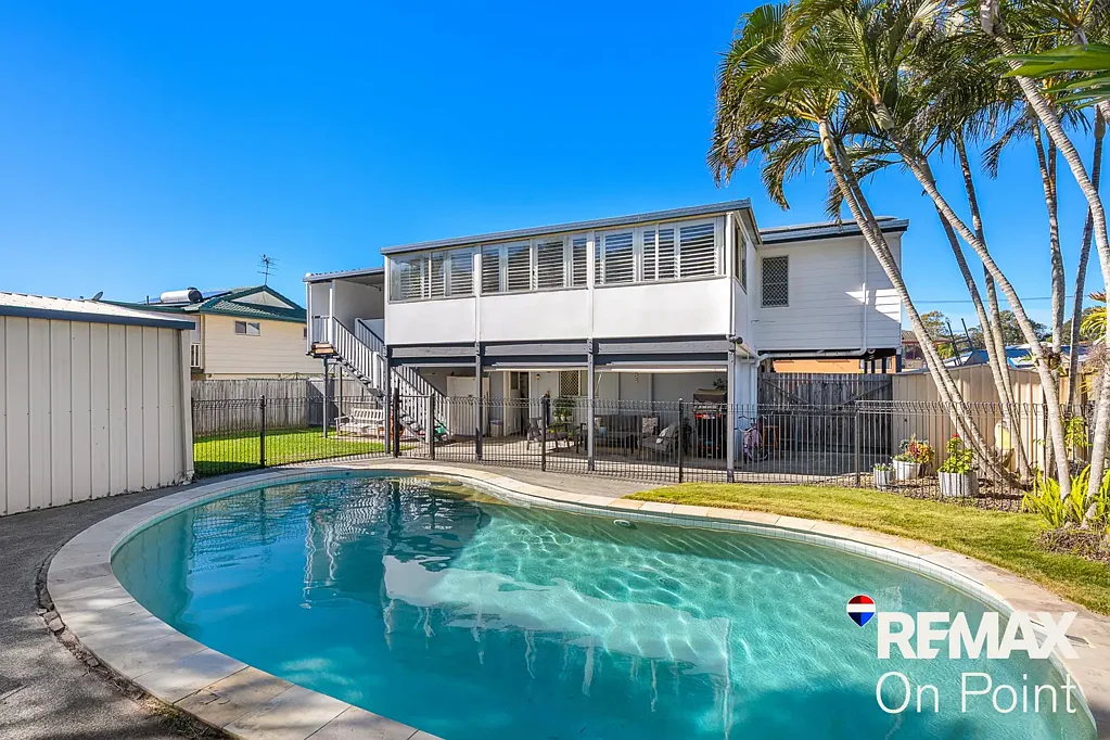Victoria Point 6 Slaapkamer Spacious Dual Living with Pool, Side Access & Walk to Thompson's Beach