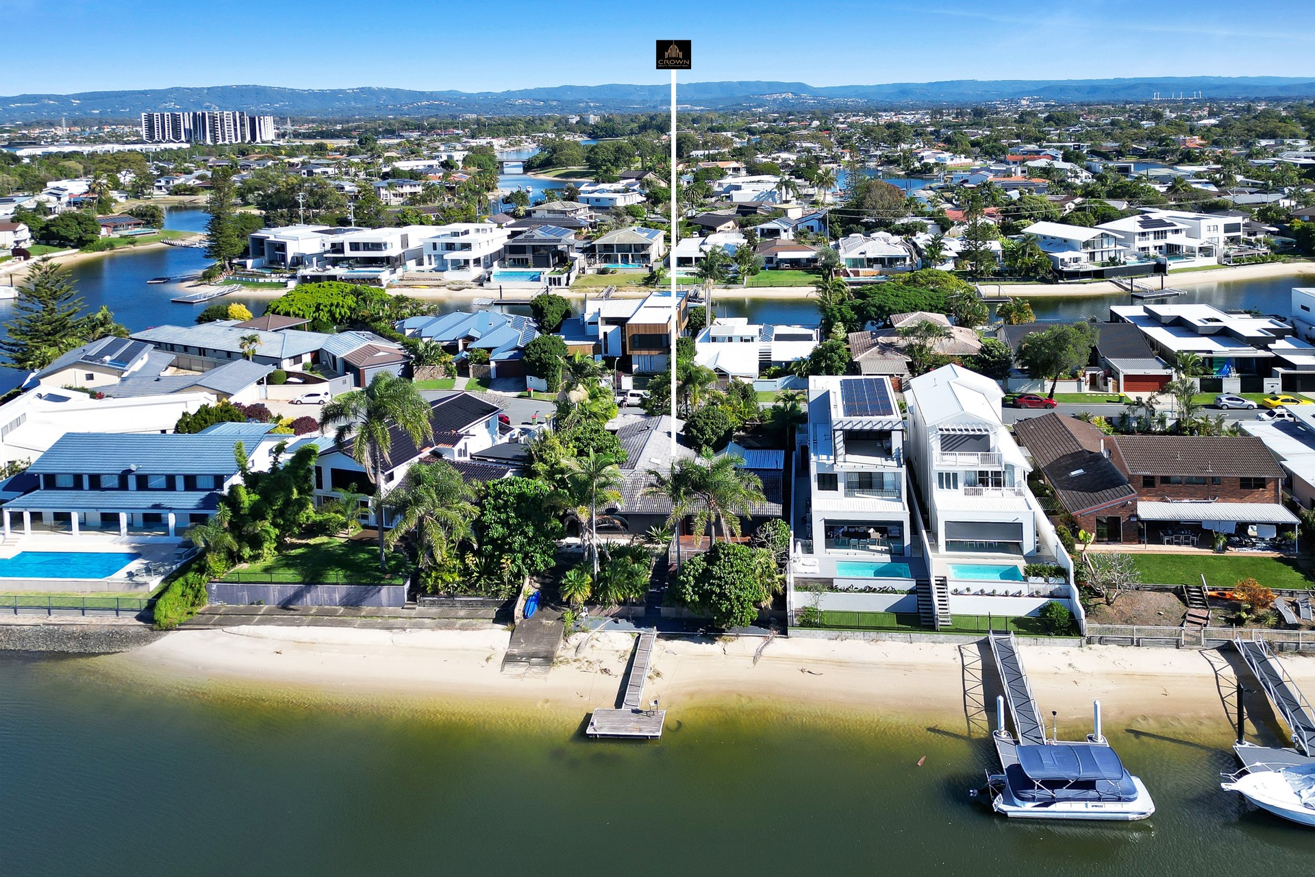 18 MAUREEN CT, BROADBEACH WATERS QLD 4218, 0 침실, 0 욕실, House