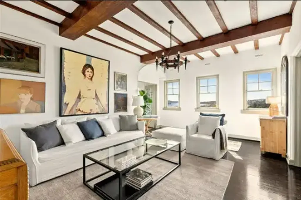 SUNDRENCHED NORTH FACING THREE BED APARTMENT LUXURIOUS ONE LEVEL LIVING