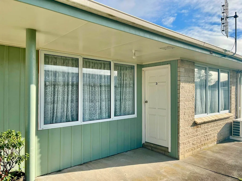 1 bedroom unit with Carport- Including water ...