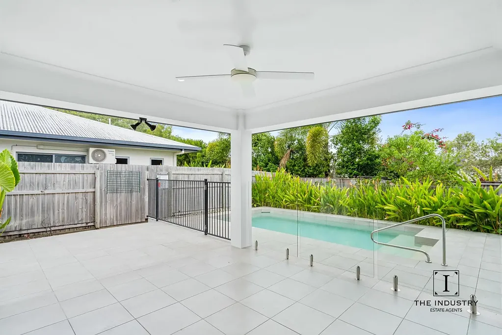 Trinity Beach 3Kwarto Low Maintenance Living | Side Access for Boat/Caravan