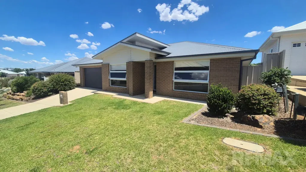 Gobbagombalin 3房  An investment with long term tenancy...