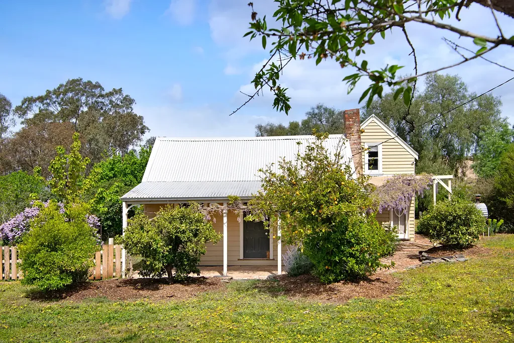 Maldon 4房  Character filled 1800s Timber Cottage on nearly an acre (0.96 acre) of tranquil garden bliss