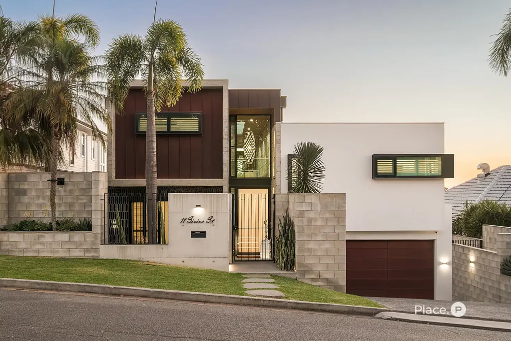 Coorparoo 5Kwarto Above the City, Architecture Frames an Extraordinary Life