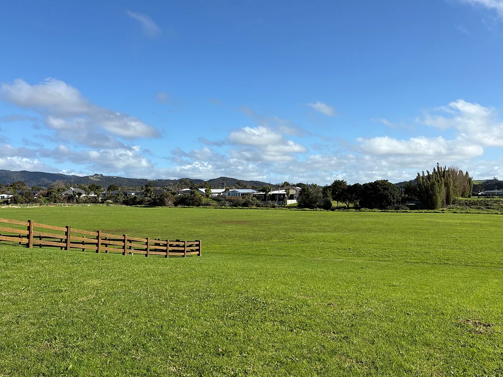 Waipu Amazing Value. Easy walk to shops and school.