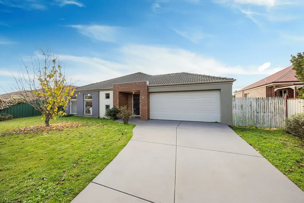 Ballan 4房  A Large Family Home Set In The Popular Township Of Ballan.