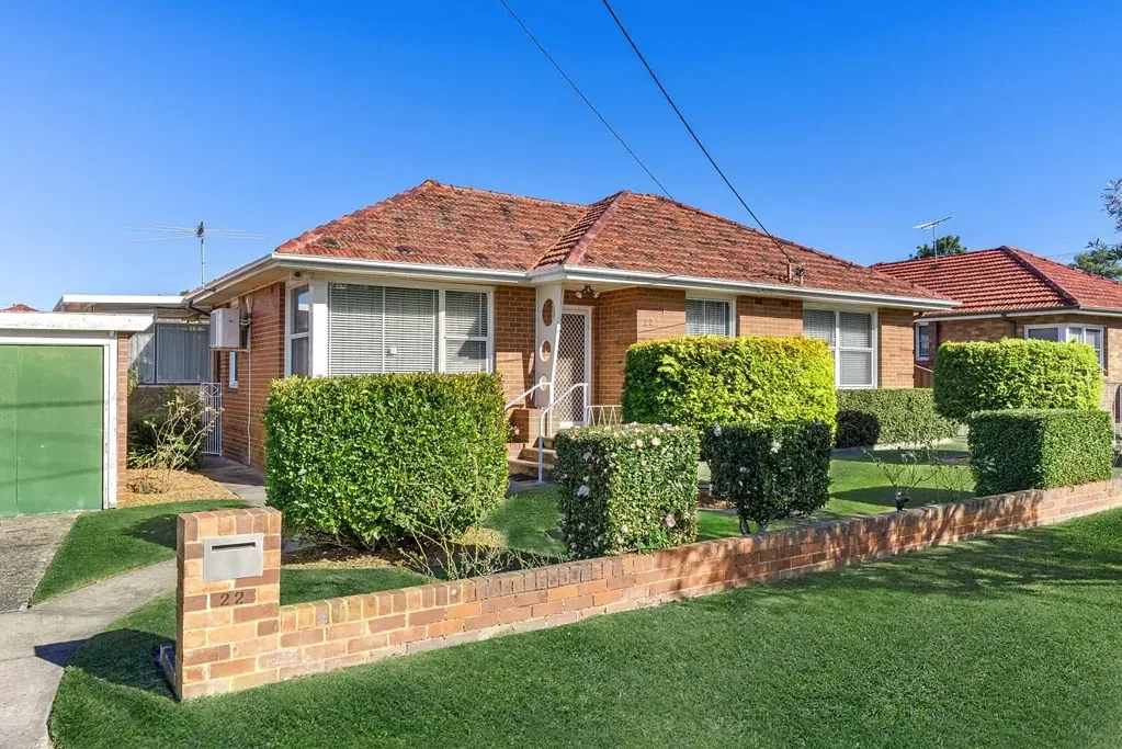 Updated Family Home Located In Moorefield Estate