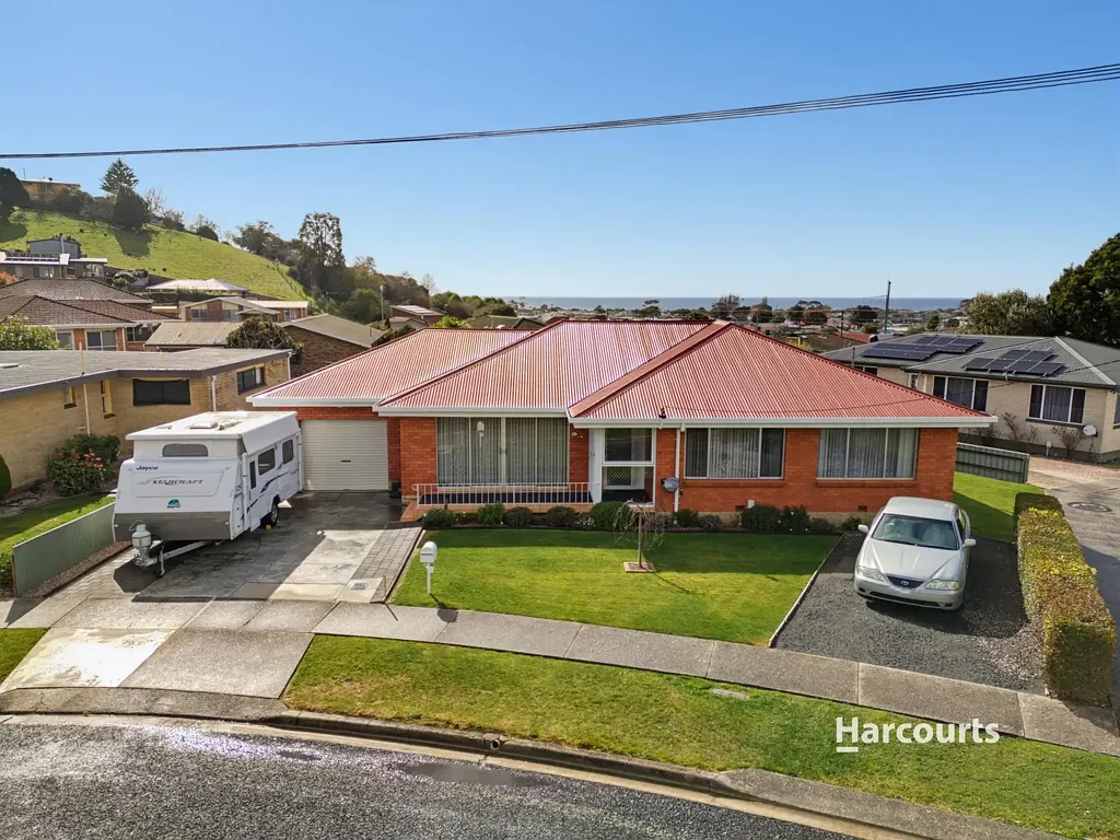 West Ulverstone 3 Slaapkamer A Solid Classic with a Fresh New Attitude!