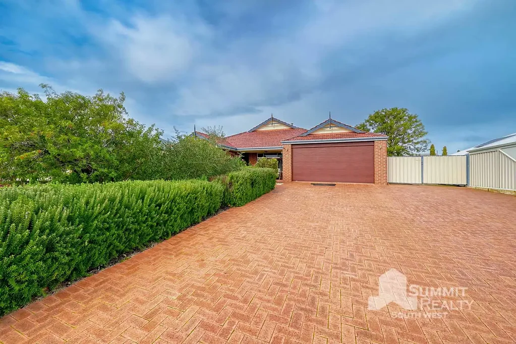 Australind 4 Bedroom Spacious Family Living in the Heart of Treendale – Selling As Is