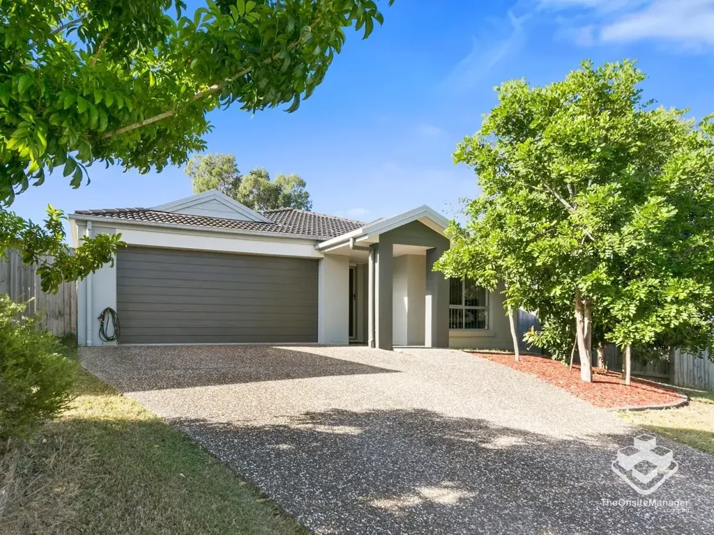 4 bedroom house in a quiet street