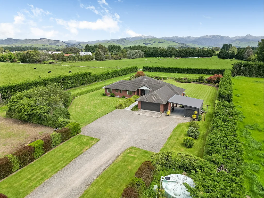 Carterton  Beyond the gate