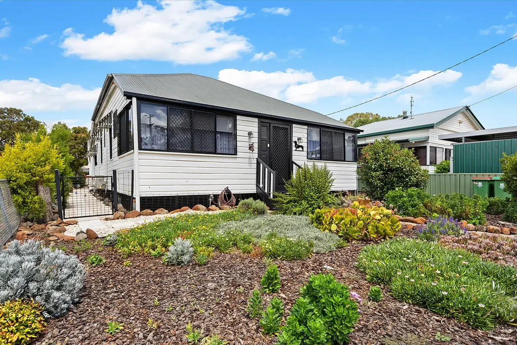 15 Donely Street, Oakey, QLD 4401