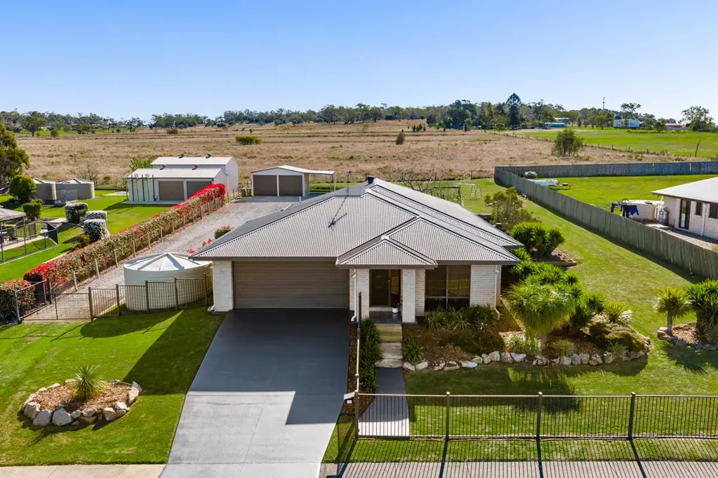 16 Curlew Street, Meringandan West, QLD 4352