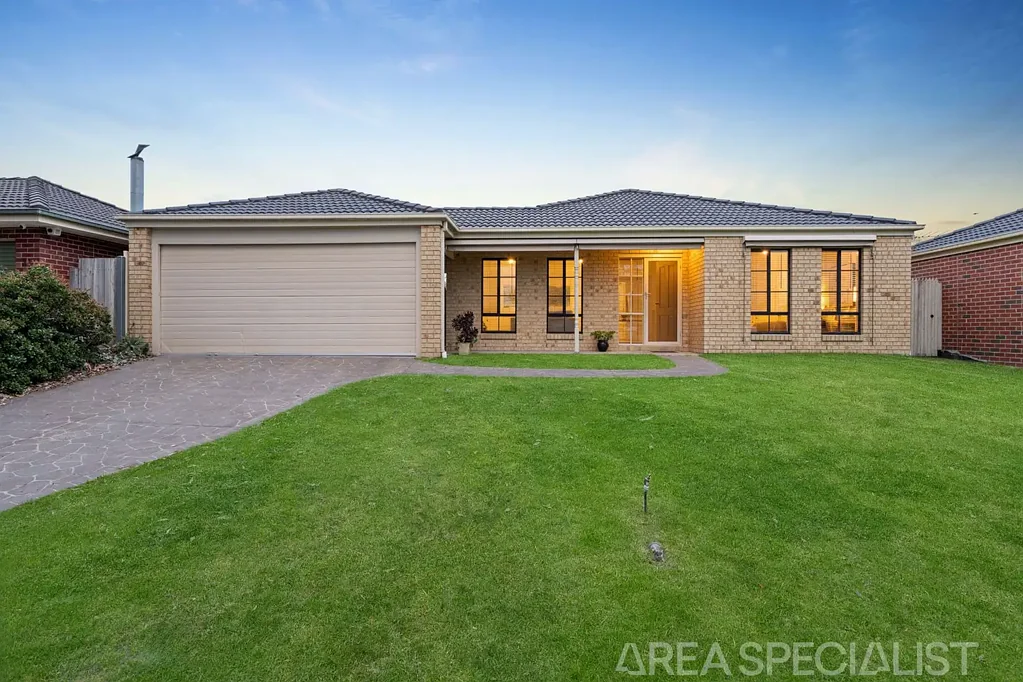 Carrum Downs 3कमरा The Brief: Space, versatility and a huge shed in a convenient Carrum Downs location.