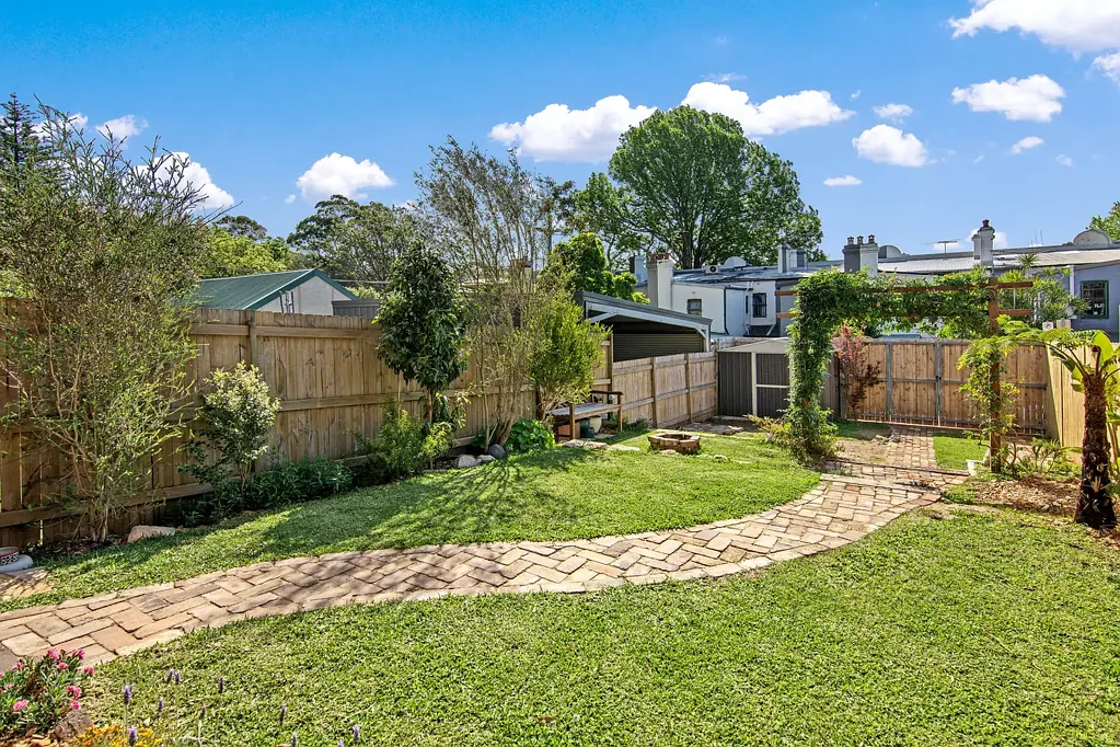 Stanmore 3Kwarto Timeless Victorian Terrace with Thoughtful Modern Updates