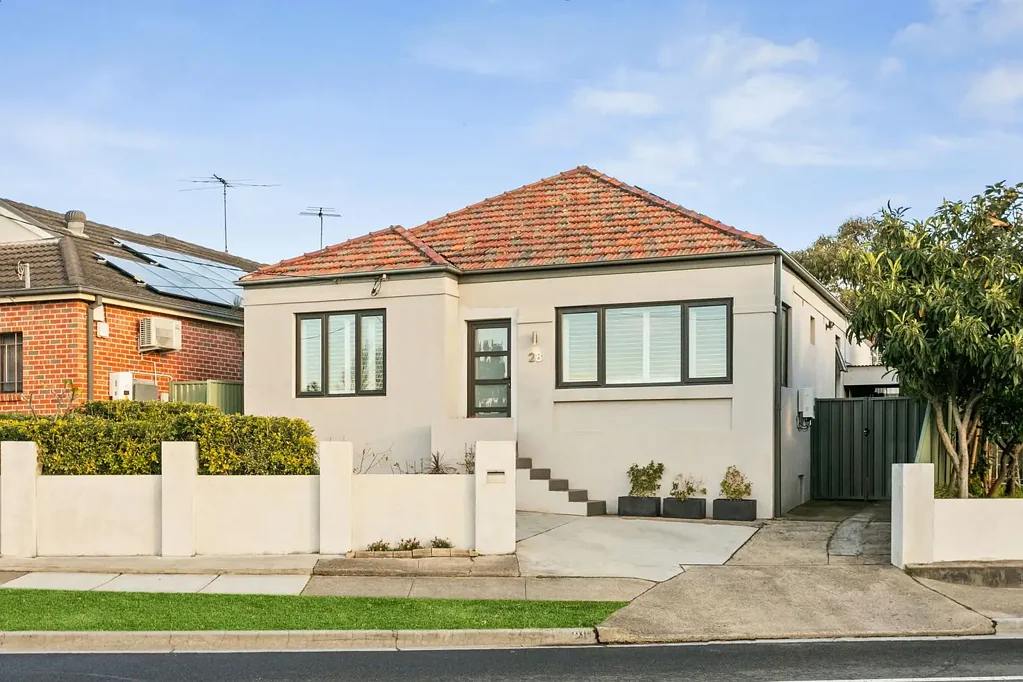 Pagewood 4 Slaapkamer Modernised Family Home in a Convenient Location