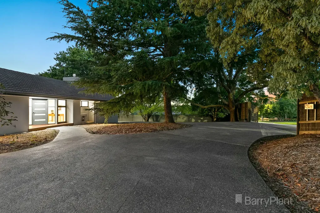 Narre Warren North 4chambre What does the fox say?