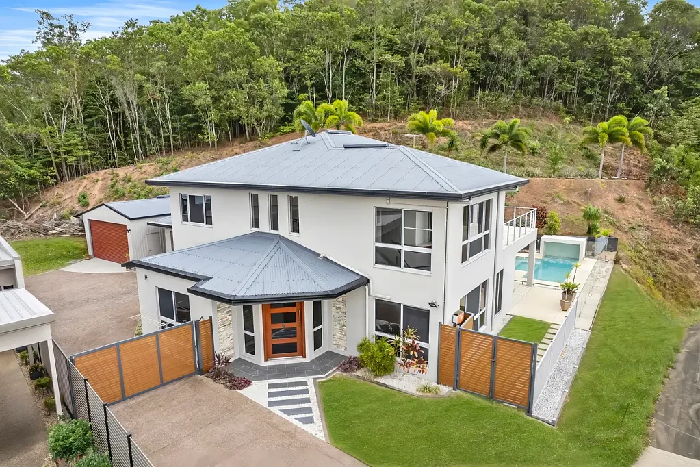 Woree 4房  Luxury Executive Home with Panoramic Views & Pool!