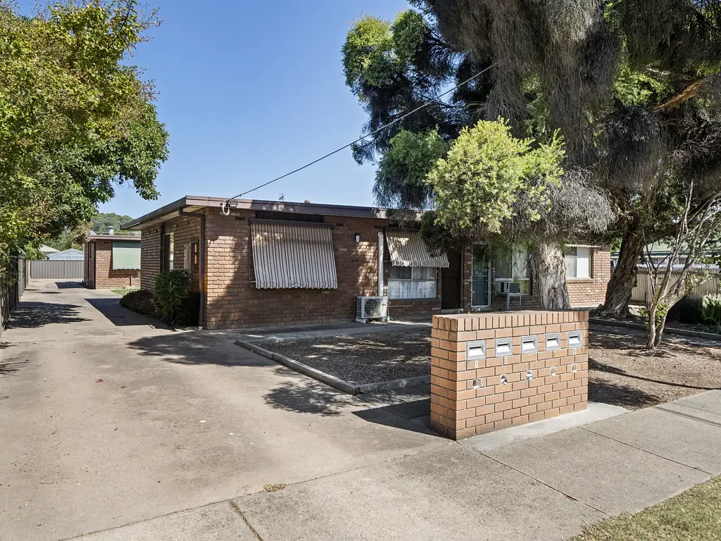 EASY LIVING - GREAT LOCATION