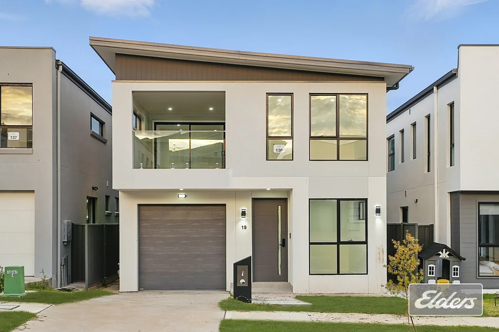 Near New Modern Luxury Living House in the Heart of Box Hill