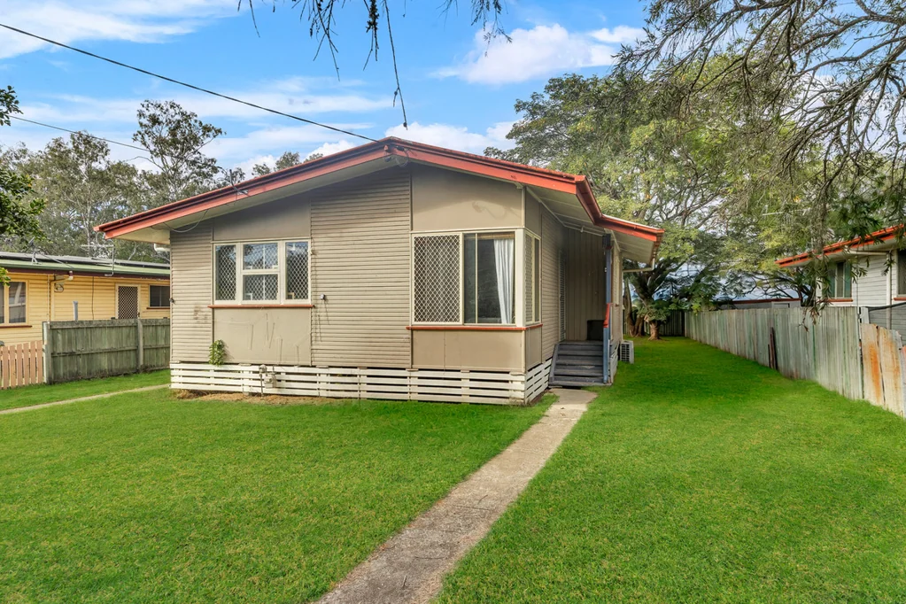 Leichhardt 3房 宁静街区663㎡独栋，近商店学校，大院子围栏安全，成熟花园小屋，车棚停车。空调木地板3卧，浴室淋浴浴缸，燃气灶橱柜，洗衣房热水屏风。 Packed with Potential on a Spacious 663m² Block