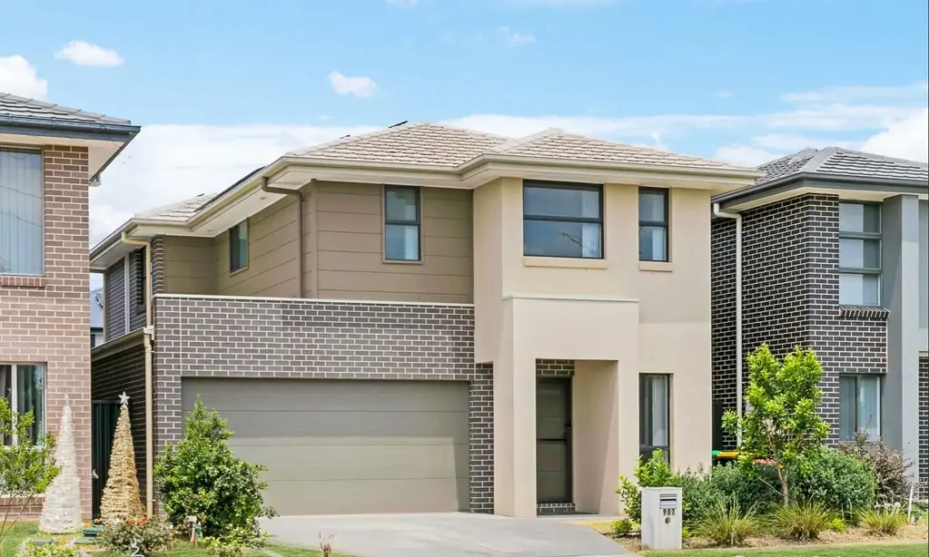 Modern 4 Bedroom Family Home In The Gables