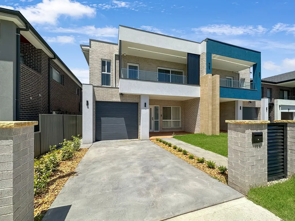 Modern 4-Bedroom Duplex