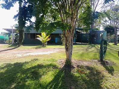 Canina 1Zimmer Lovely little finished cottage on 5 acre hilltop good views, wildlife/fruit tree abundance