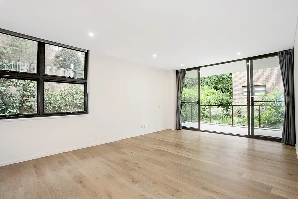 Stylish and Luxurious One Bedroom Apartment with Separate Study