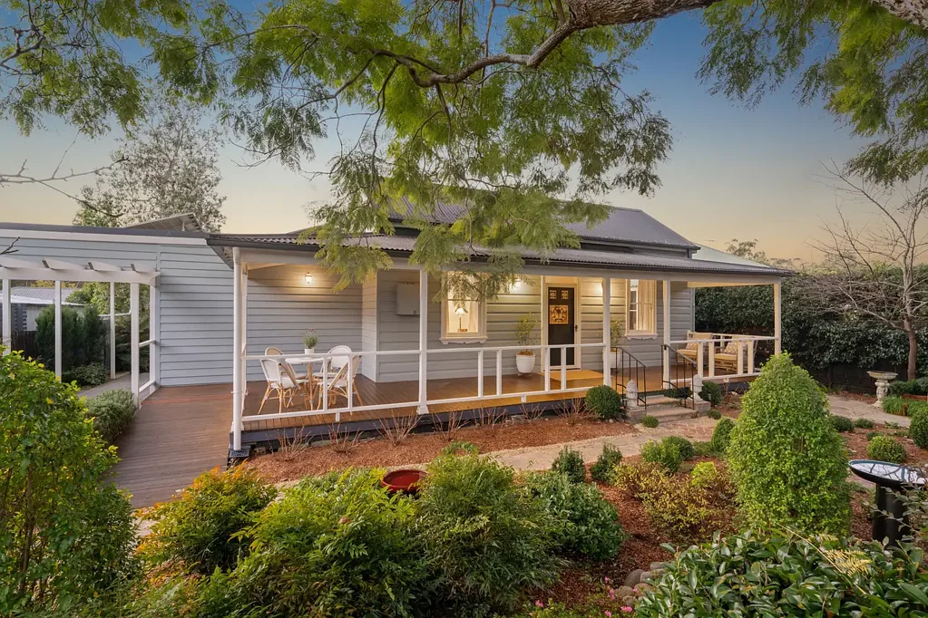 Glenbrook 3બેડરૂમ Refined Village Living in Beautifully Restored "Jacaranda Cottage"