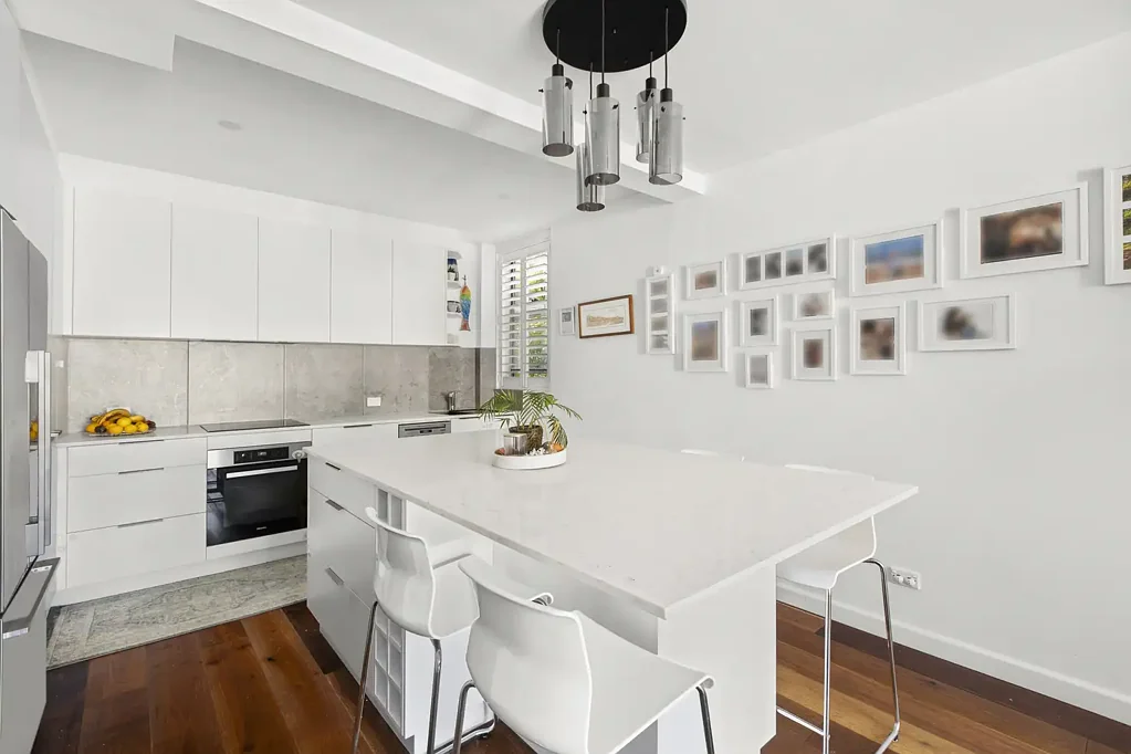 Bright apartment with idyllic Queenscliff lifestyle