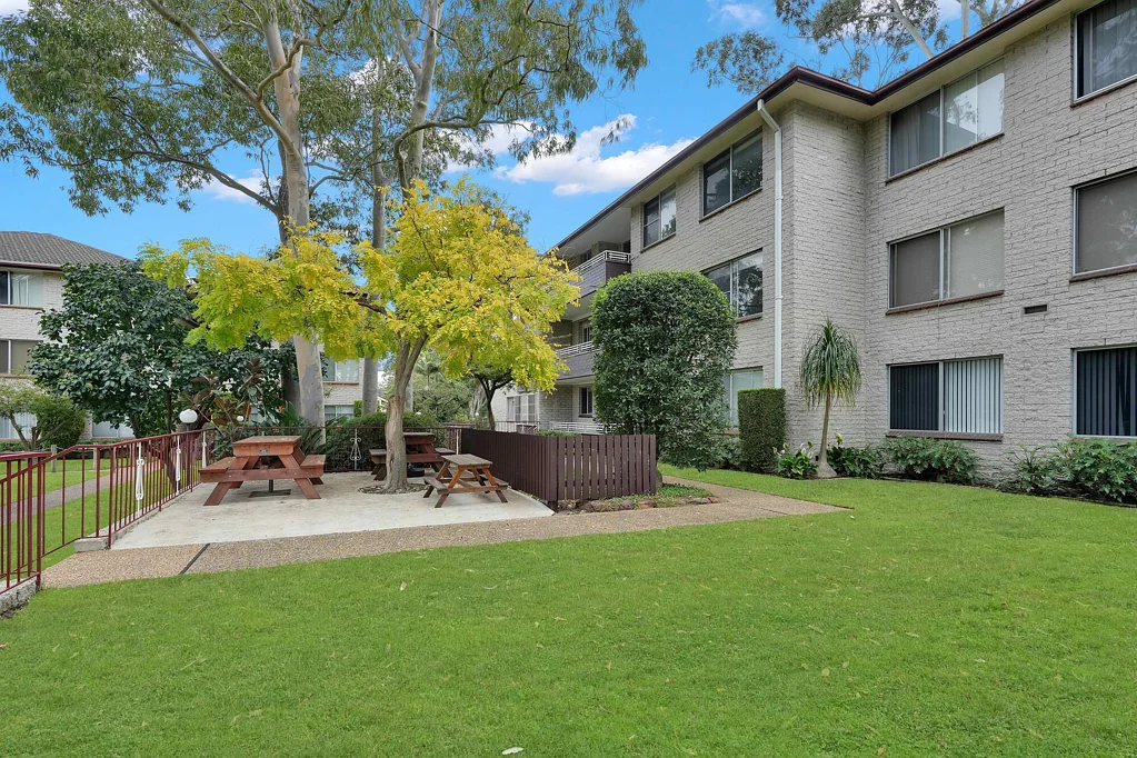 Fresh, Bright & Spacious Apartment with Private Access