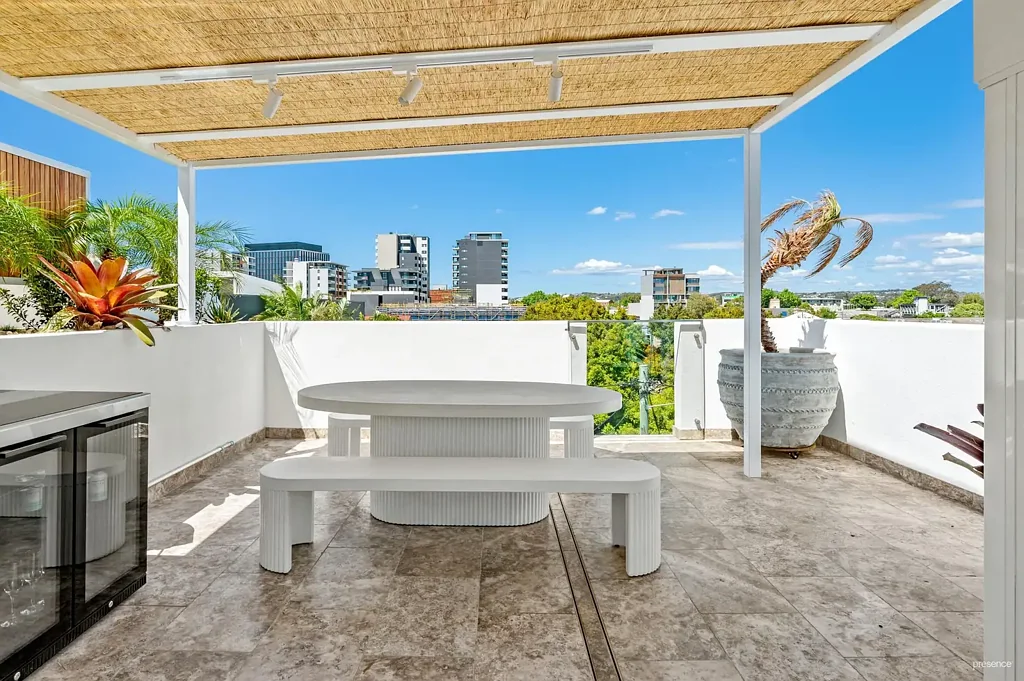 EXCLUSIVE LUXURY LIVING IN WICKHAM  WITH A ROOFTOP PLUNGE POOL, SECURE PARKING & FULLY FURNISHED