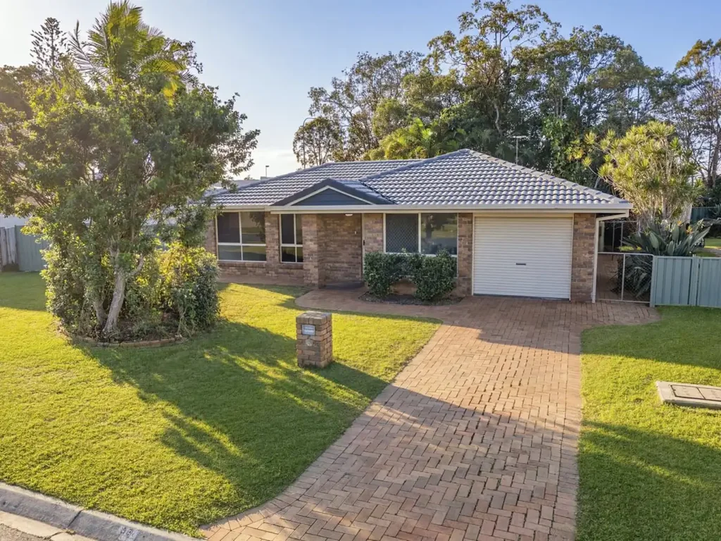 Bongaree 4房 海滨生活便利 608平宽地 砖木结构 四卧多区 步行水岸商区 Coastal Living Meets Family Comfort!