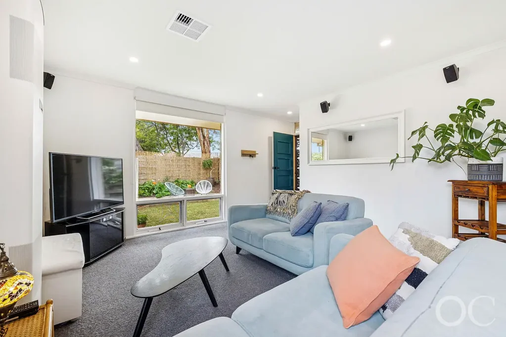 Bellevue Heights 2房  Open the Door to Low Maintenance Home in Fantastic Location
