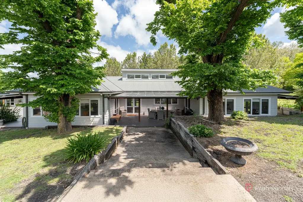 Armidale 4房  Charming Rural Family Home with Granny Flat