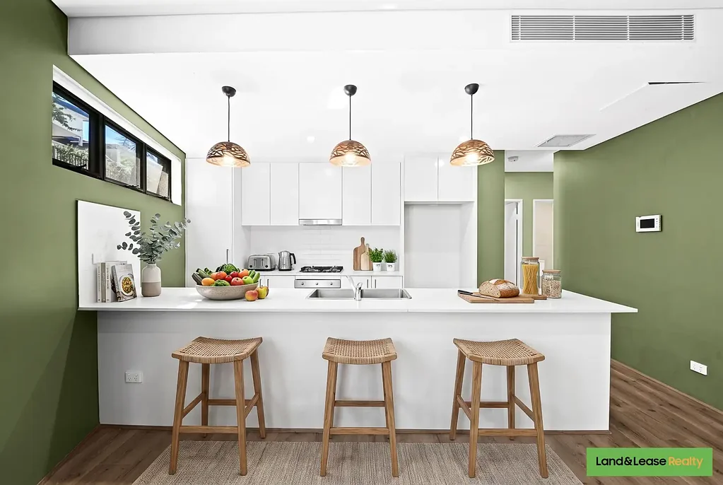 Roselands 2Zimmer Oversized 199 sqm North facing Ground-floor Apartment with Huge Courtyard
