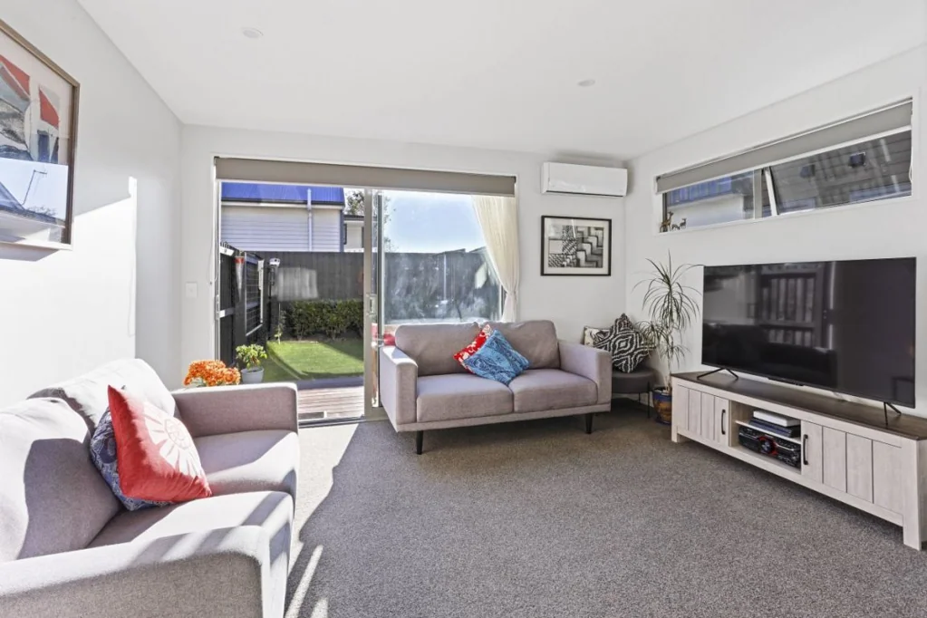 Woolston 2 Slaapkamer Great buying at $455,000 - Move in package