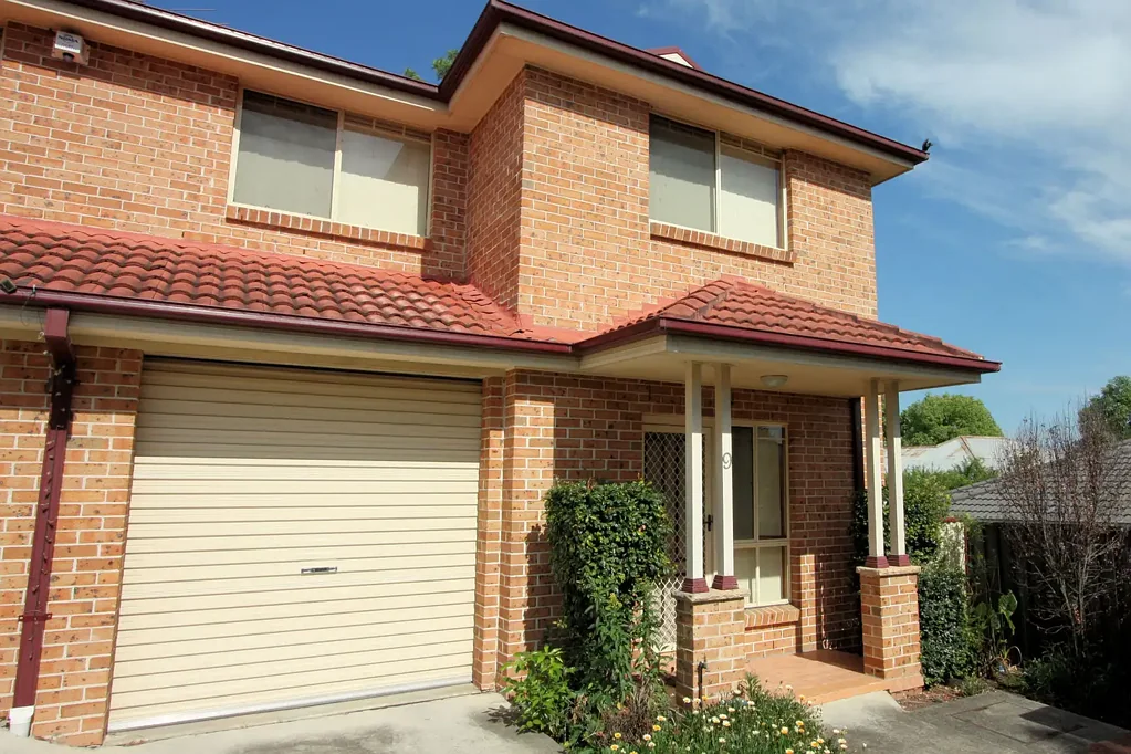 Well appointed 3br townhouse in small quiet complex