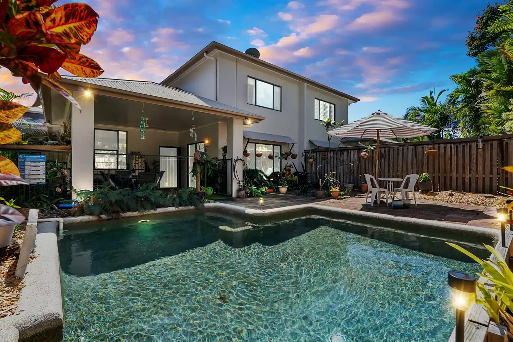 Palm Cove 3房  Spacious 3-Bedroom Townhouse with Own Pool