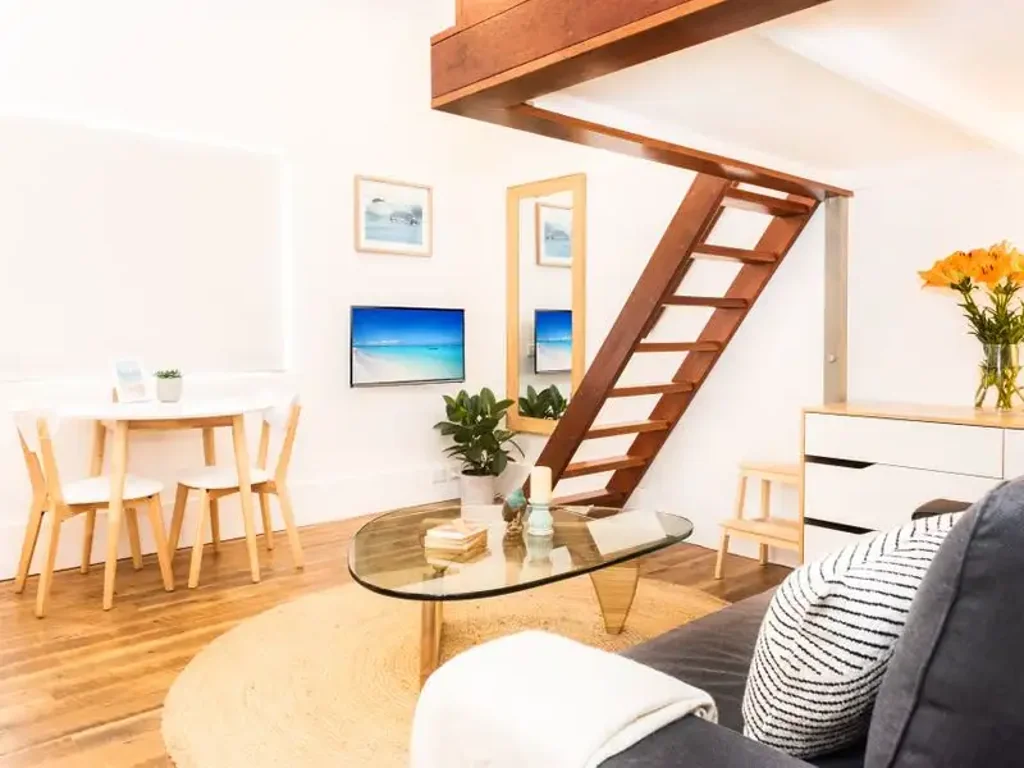 BEAUTIFUL BEACHFRONT DESIGNER STUDIO @NORTH BONDI