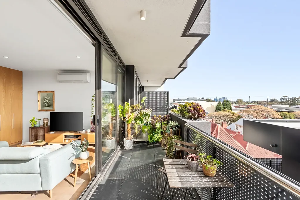 Northcote 2 Bedroom Your Own Private Haven With City Views…