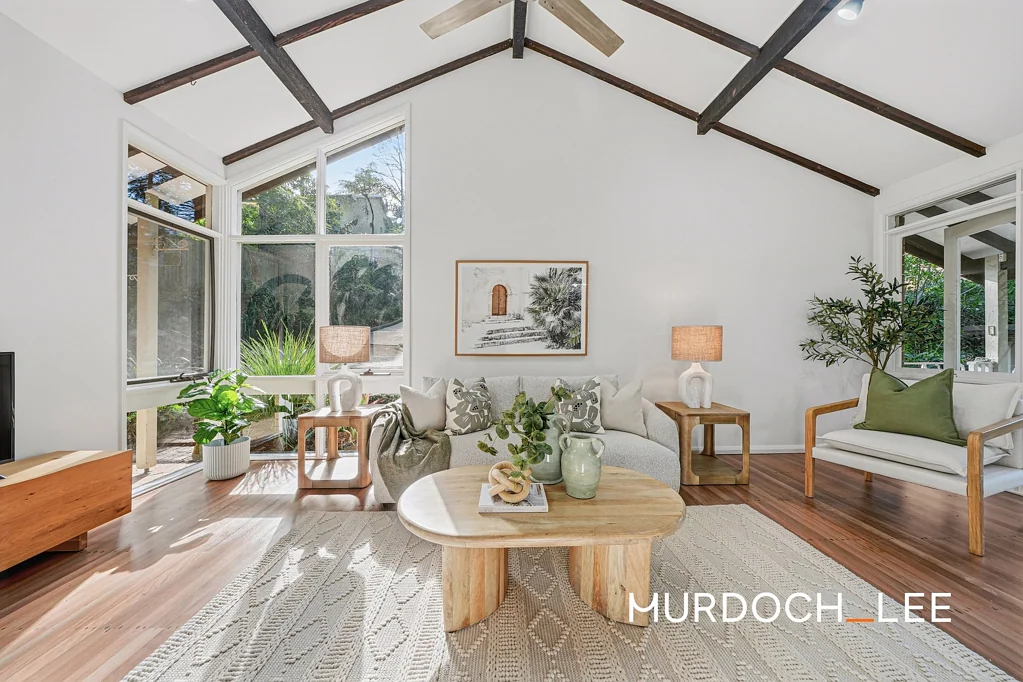 Baulkham Hills 5ห้องนอน A Private Architectural Sanctuary with Cathedral Ceilings & Leafy Reserve Outlook!