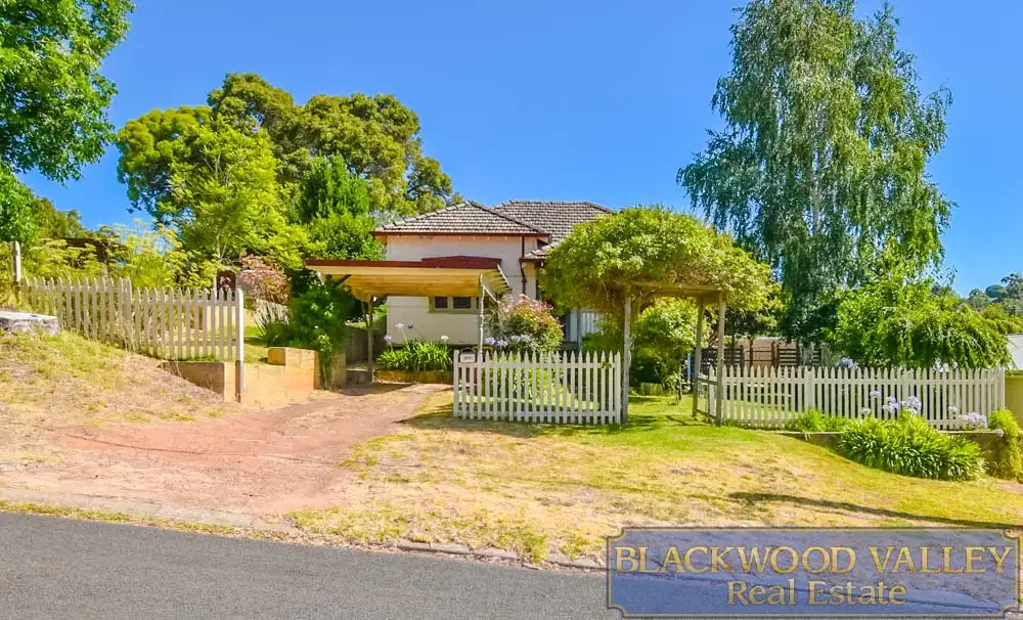 8 Lockley Avenue, Bridgetown, WA 6255