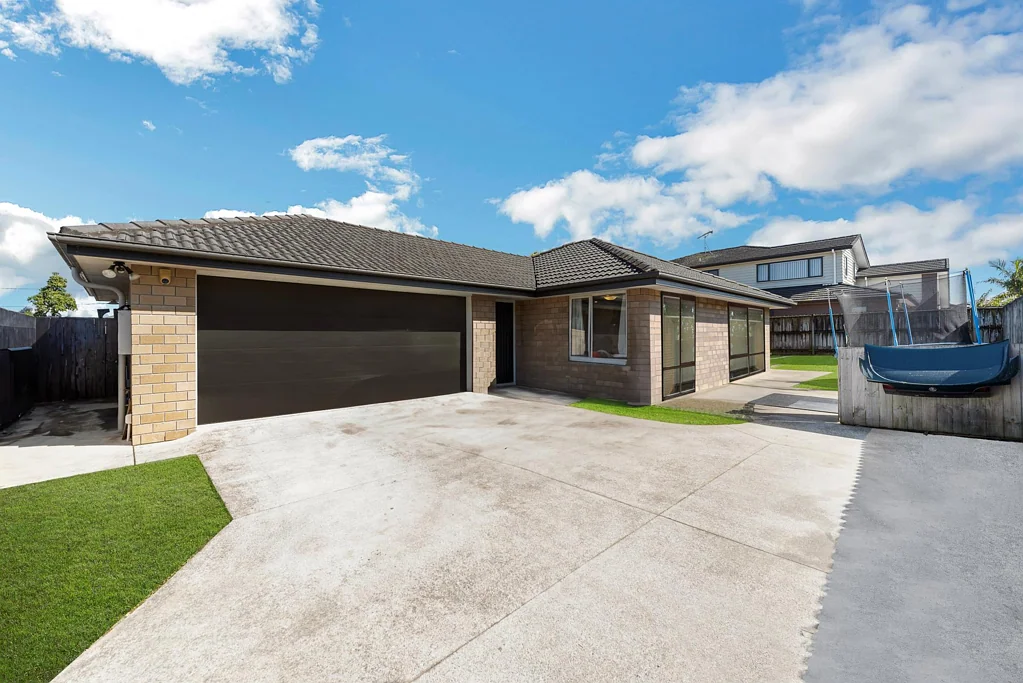 Papakura 4 Bedroom Modern 4 Bedroom Home in Prime Location!