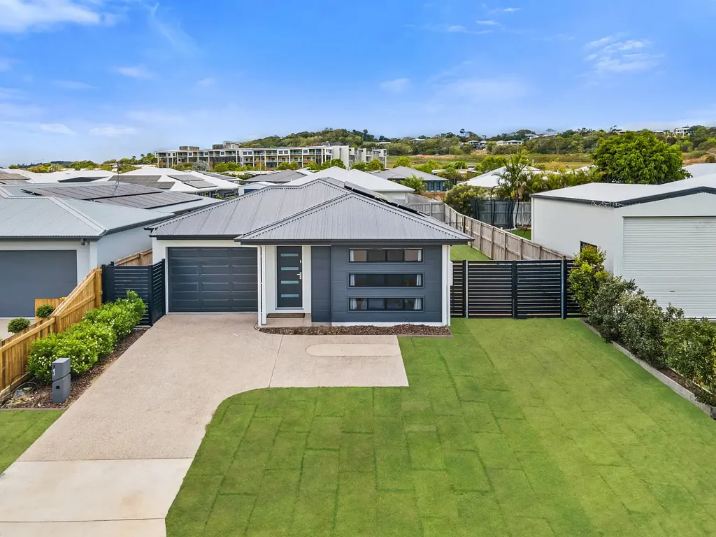 Beaconsfield 3ਬੈੱਡਰੂਮ Make a Splash This Summer - Stunning Near-New Home with a Brand-New Pool Ready to Dive Into