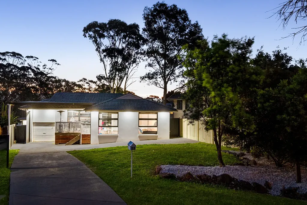 Minto 6બેડરૂમ Renovated Family Home with Brand New Granny Flat on 695.6sqm
