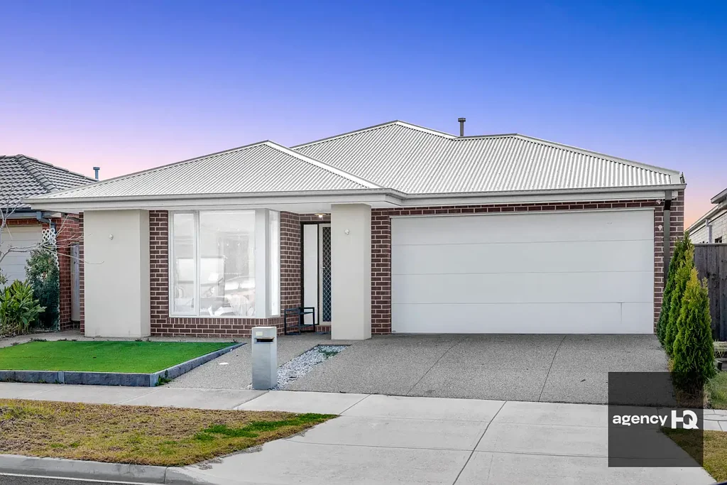 Wyndham Vale 4房 四卧三卫宽敞  双车库实用  400平地块  开放式设计  充足自然光  低维护后院  地理位置便利 Henley Built & Architect-Designed Luxury